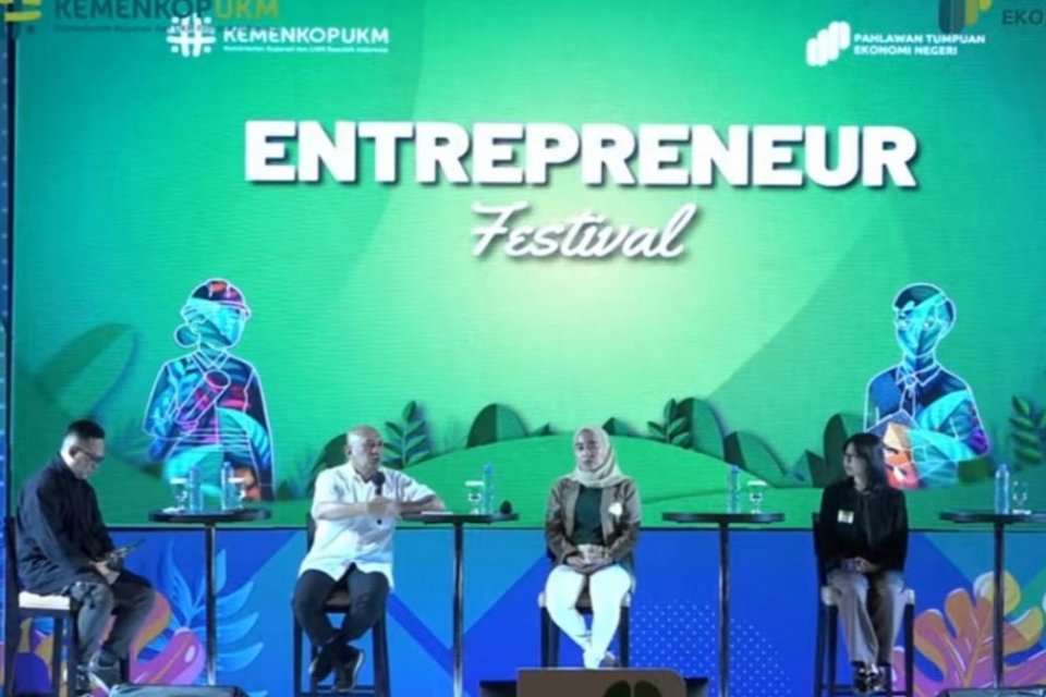 Menteri Koperasi dan UKM, Teten Masduki, saat menjadi pembicara dalam Entrepreneur Festival di Jakarta, Selasa (22/11).