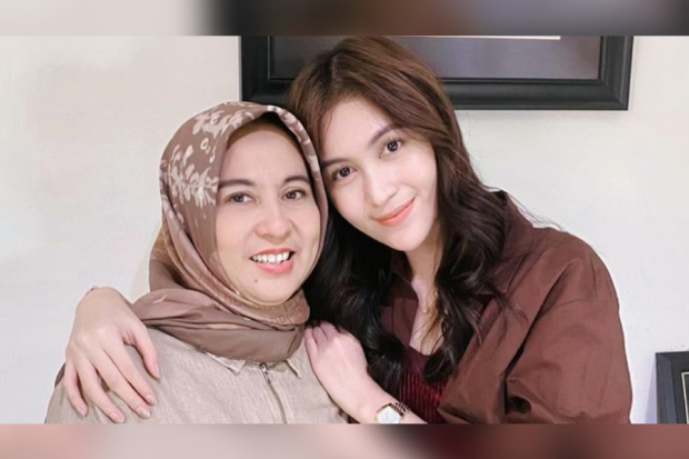 Denira Wiraguna dan sang ibu