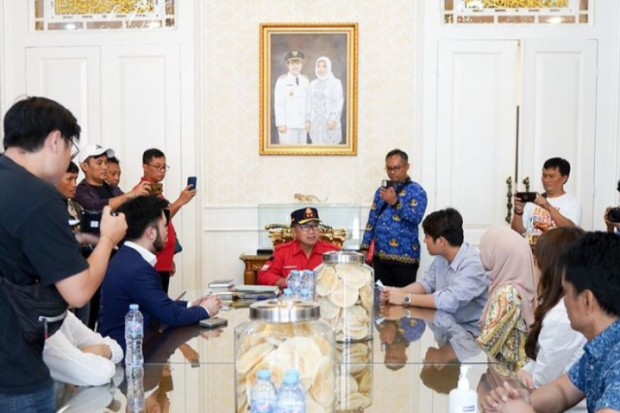 Lesti Kejora, Rizky Billar dan Rudy Salim di Kantor Bupati Cianjur