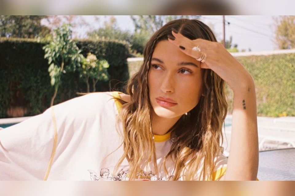 Bantah Hamil, Hailey Bieber Idap Kista Ovarium Sebesar Buah Apel - Hits ...