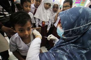BULAN IMUNISASI ANAK SEKOLAH DI ACEH