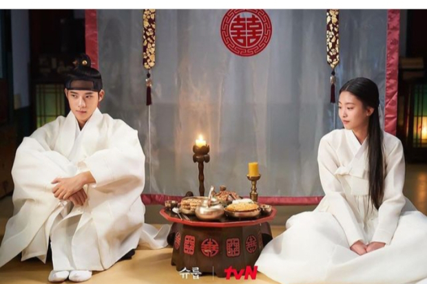 Drama Under The Queens Umbrella episode 15