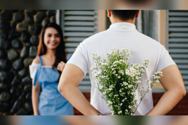 Ilustrasi Love Bombing