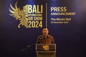 Menko Luhut Binsar Pandjaitan saat menggelar konferensi pers terkait Bali International Airshow 2024