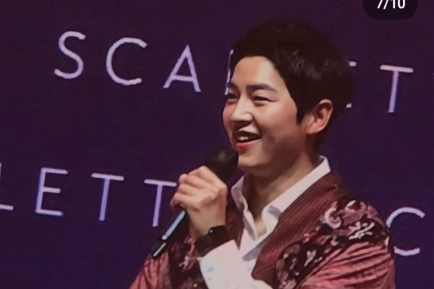 Song Joong Ki Saat di Fan Meet Scarlett Whitening