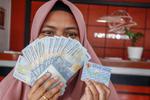 PENYALURAN BANTUAN SUBSIDI UPAH