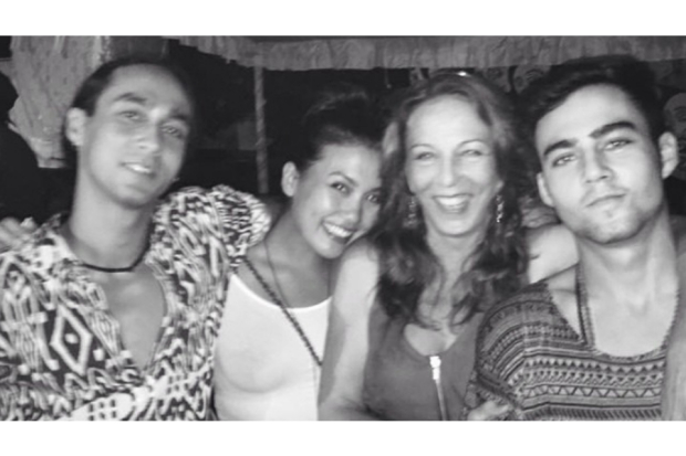 Indra Brotolaras dan keluarga