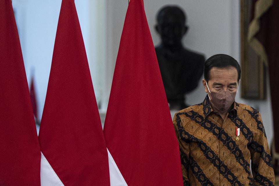 Presiden Joko Widodo tiba untuk menyampaikan keterangan pers di Istana Merdeka, Jakarta, Rabu (21/12/2022). Presiden Joko Widodo mengumumkan bahwa Indonesia akan menghentikan ekspor bijih bauksit mulai Juni 2023 untuk medorong industri pengolahan dalam ne
