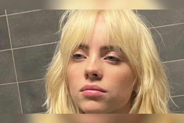 Billie Eilish tunjukan rambut blonde untuk pertama kali