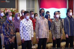 Penyerahan KUR Klaster oleh Presiden Joko Widodo di Istana Merdeka, Jakarta, Senin, 19 Desember 2022.