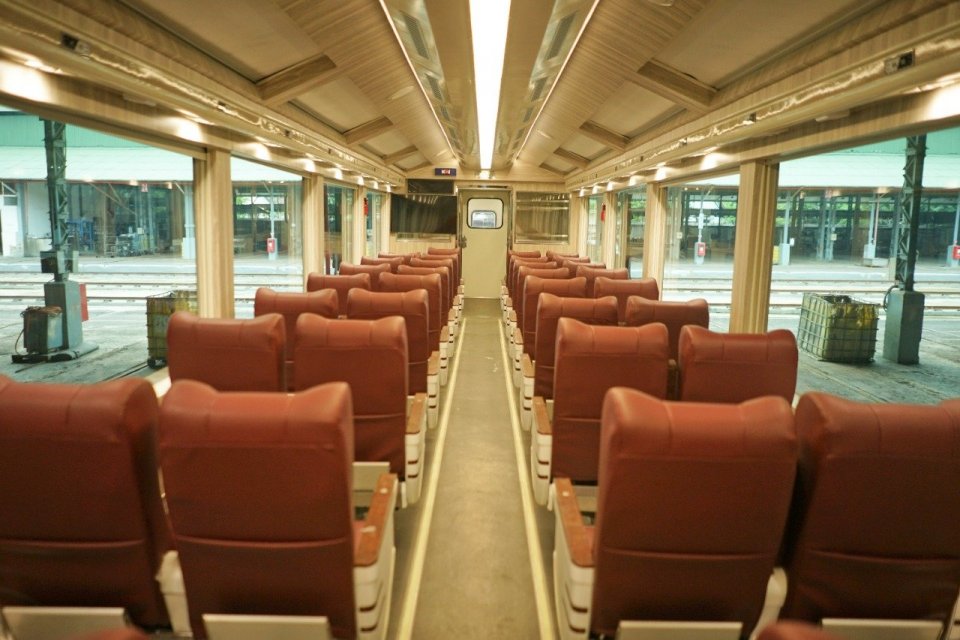 Desain gerbong kereta Panoramic.