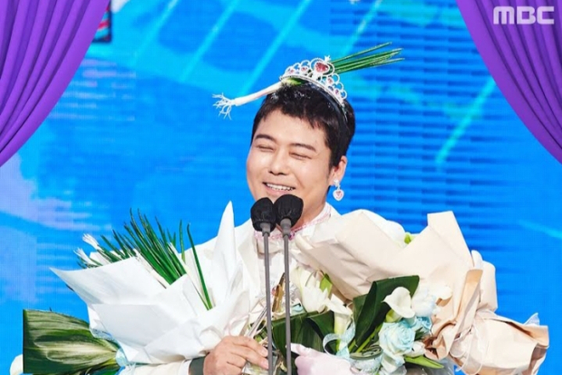 Jun Hyun Moo Dapat Daesang di MBC Entertainment Awards 2022