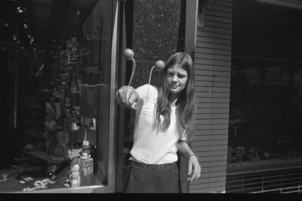 Ilustrasi Mainan Lato-Lato