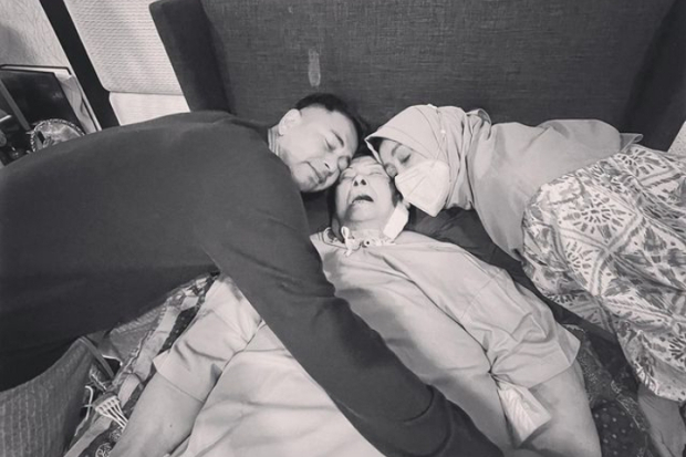 Raffi Ahmad dan Amy Qonita Saat Mamih Popon Terbaring Sakit