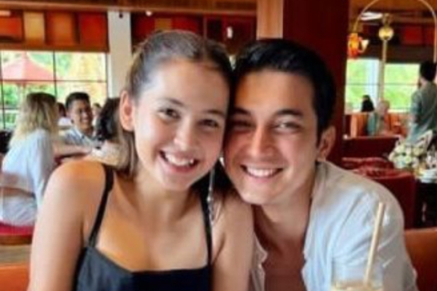 Sandrinna Michelle dan Junior Roberts