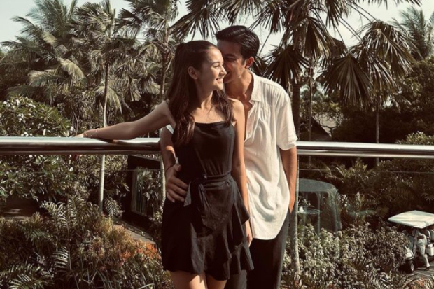 Sandrinna Michelle dan Junior Roberts