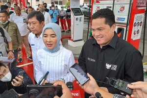 Direktur Utama Pertamina Nicke Widyawati dan Menteri BUMN Erick Thohir mengumumkan harga BBM Non Subsidi Pertamax dan Dex Series.