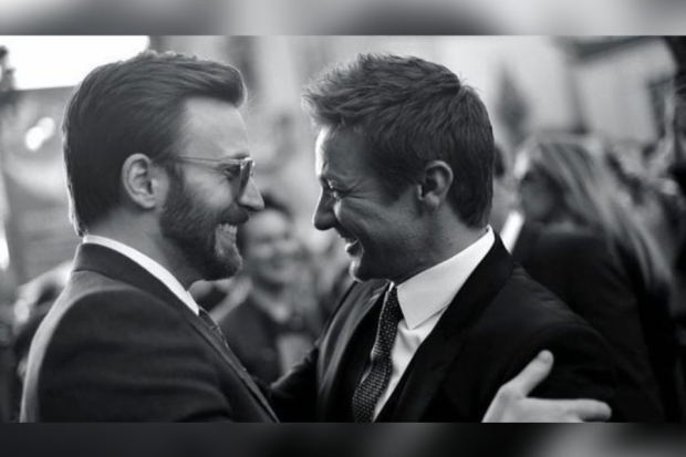 Jeremy Renner dan Chris Evans