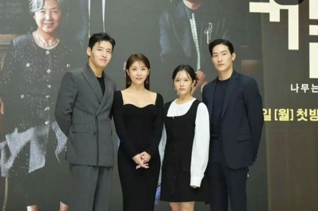 Jung Ji Soo dan Pemain Curtain Call