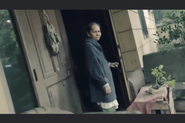 Ibu Eni di Rumah Mewahnya