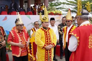 Menteri BUMN Erick Thohir Mendapatkan Kehormatan dari Masyarakat Pulau Nias