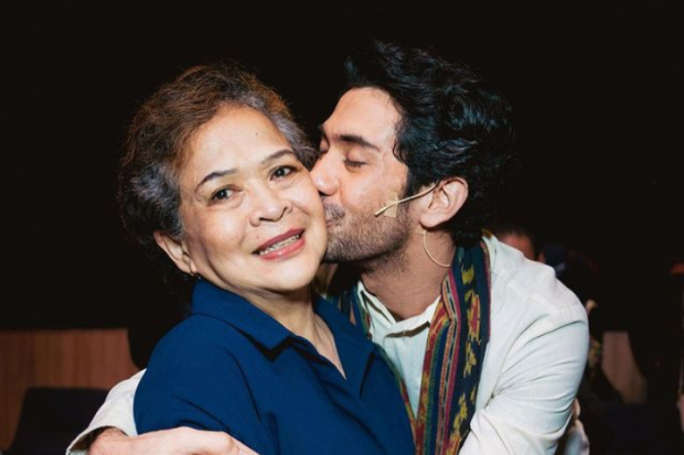 Reza Rahadian dan Ibu