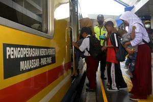 TARIF GRATIS SELAMA PENGOPERASIAN TERBATAS KERETA API DI SULSEL