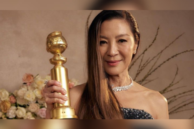 Michelle Yeoh menang di Golden Globes 2023