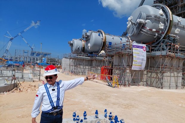 Presdir Freeport Indonesia Tony Wenas di proyek smelter Gresik