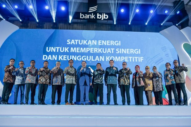 Acara tahunan business review bank bjb kali ini mengambil tema "Satukan Energi untuk Memperkuat Sinergi dan Keunggulan Kompetitif". 