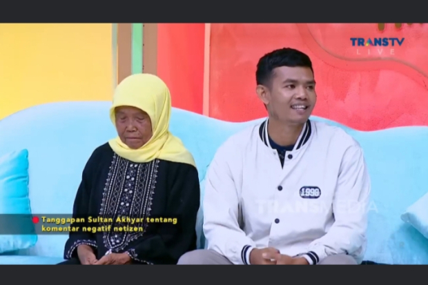 Sultan Akhyar dan Nenek Mandi Lumpur di Pagi-Pagi Ambyar