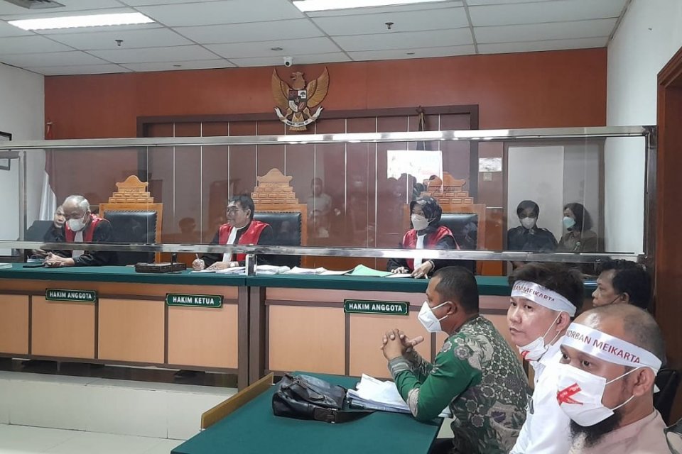 Konsumen Meikarta menghadiri sidang gugatan oleh PT Mahkota Sentosa Utama selaku pengembang di Pengadilan Negeri Jakarta, Selasa (24/1). Sidang tersebut ditunda dua pekan karena data tergugat tidak valid.