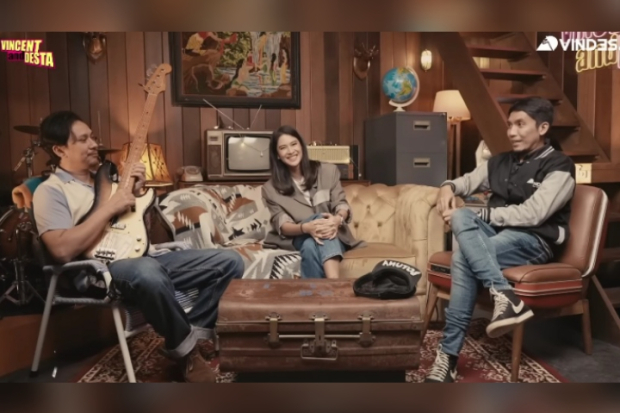 Dian Sastro bersama Vincent Rompies dan Desta Mahendra