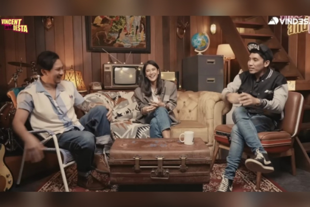 Dian Sastro bersama Vincent Rompies dan Desta Mahendra