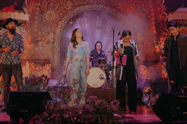 Penampilan Anggis Devaki Saat di Panggung