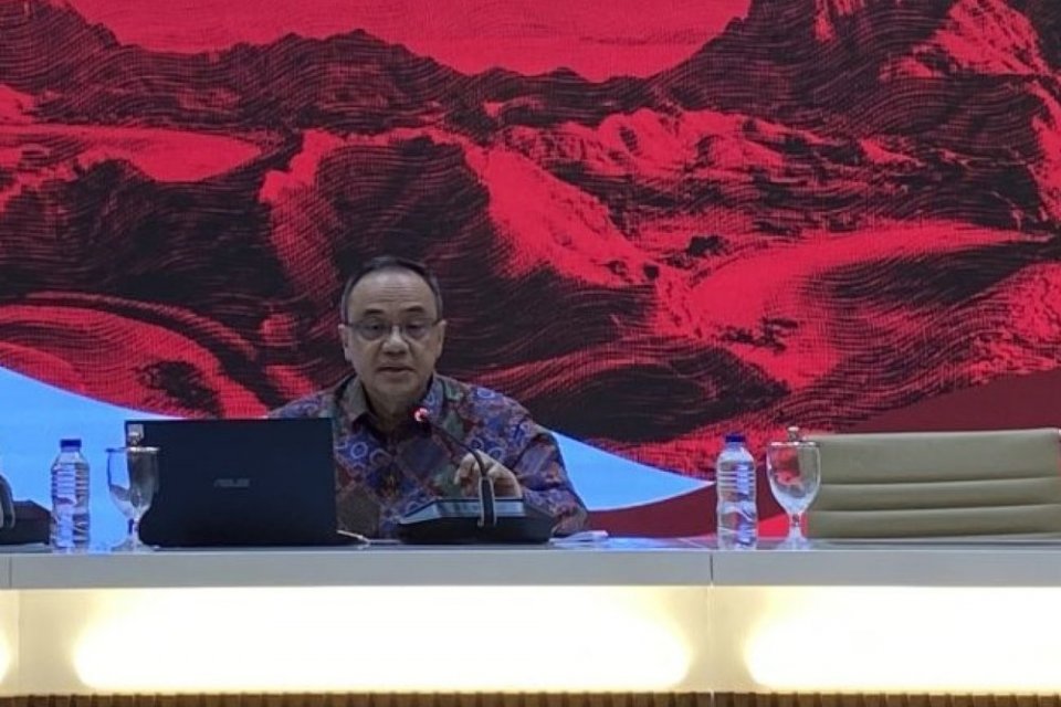 Juru Bicara Kementerian Luar Negeri Teuku Faizasyah memberikan keterangan dalam sesi pengarahan pers di Jakarta, Kamis (19/1/2023). (ANTARA/Shofi Ayudiana)
