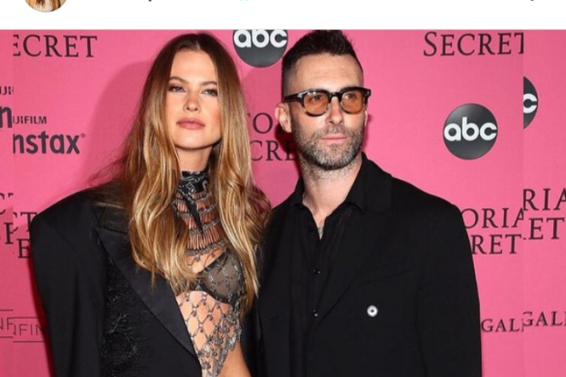 Behati Prinsloo dan Adam Levine