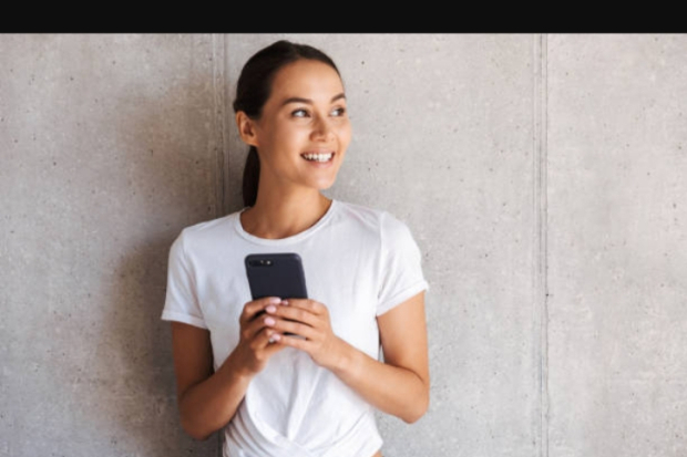 Ilustrasi Pakai Ponsel