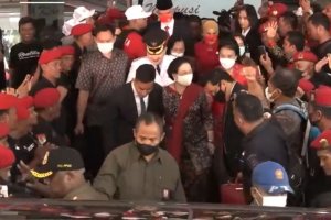 Ketua Umum PDIP Megawati Soekarnoputri bersama Wali Kota Solo Gibran Rakabuming di Semarang, Senin (30/1). Foto: Youtube/Ganjar Pranowo