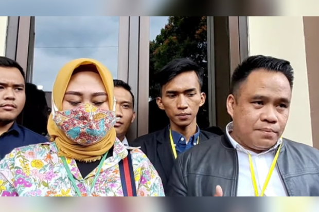 Shelvie Hana Wijaya gugat cerai Daus Mini