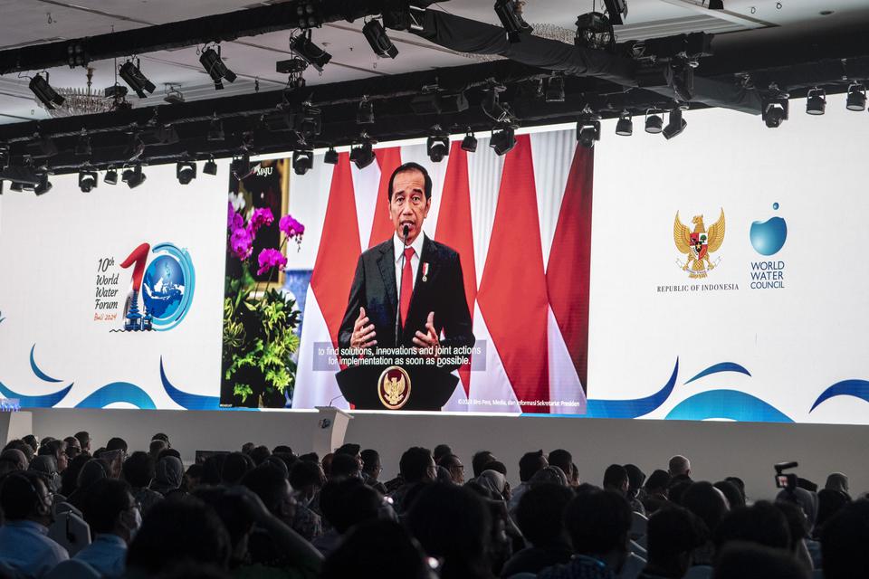 Presiden Joko Widodo memberikan sambutan sekaligus membuka acara “Kick-off Meeting World Water Forum ke-10” secara daring di Balai Sidang Jakarta Convention Center, Rabu(15/2/2023). 