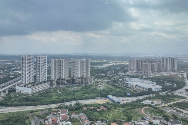 Foto udara bagunan apartemen Meikarta Distrik 1, Cikarang, Bekasi, Jawa Barat, Senin (20/2). PT Lippo Cikarang Tbk (LPCK) seakan lepas tangan soal pemenuhan hak korban Meikarta. Lippo menyerahkan semua tanggung jawab ke anak usahanya yang merupakan pengem