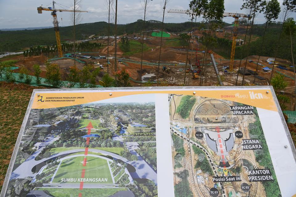 Suasana proses pembangunan istana presiden di Kawasan Inti Pusat Pemerintahan (KIPP) Ibu Kota Negara (IKN) Nusantara, Penajam Paser Utara, Kalimantan Timur, Sabtu (25/2/2023).