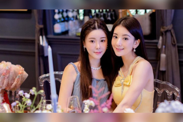 Abby Choi bersama Moka Fang istri dari Aaron Kwok