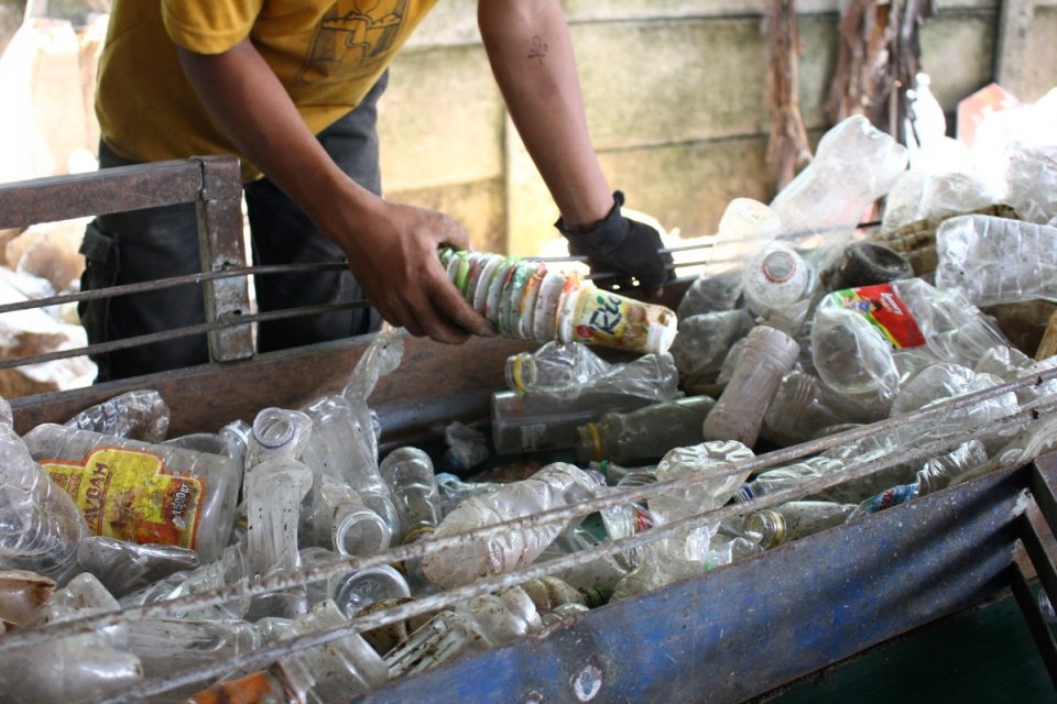 Pemilahan sampah plastik