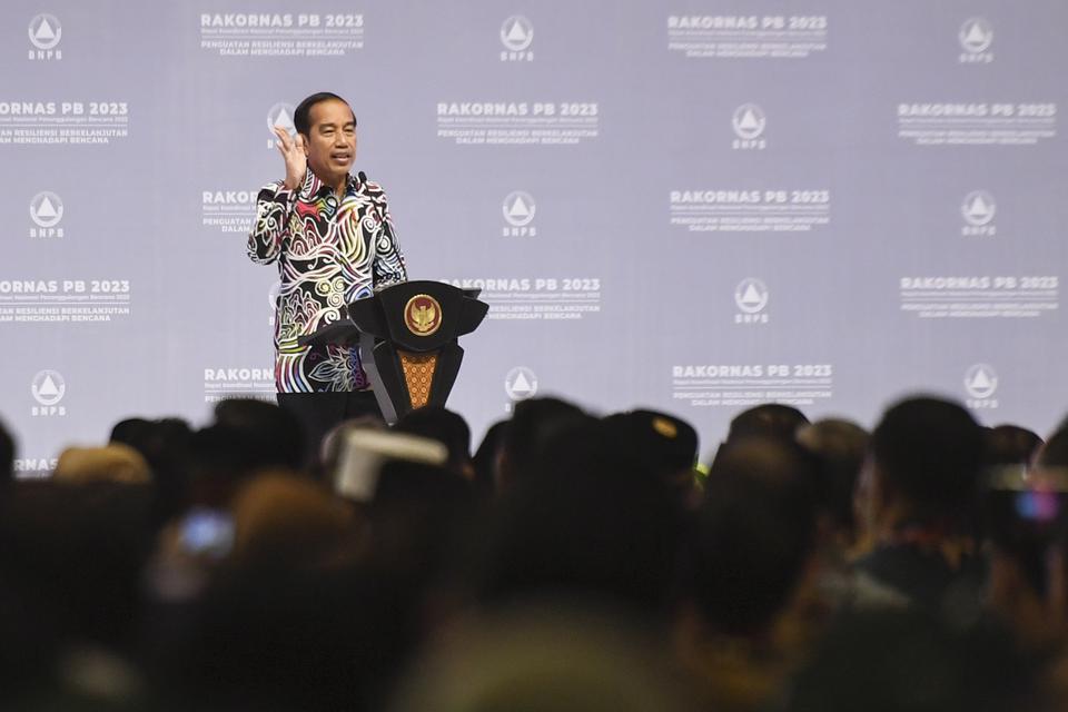 Presiden Joko Widodo memberikan arahan saat pembukaan Rapat Koordinasi Nasional Penanggulangan Bencana (Rakornas PB) 2023 di JIExpo Kemayoran, Jakarta, Kamis (2/3/2023). BNPB menggelar Rakornas Penanggulangan Bencana 2023 dengan mengusung tema "Penguatan
