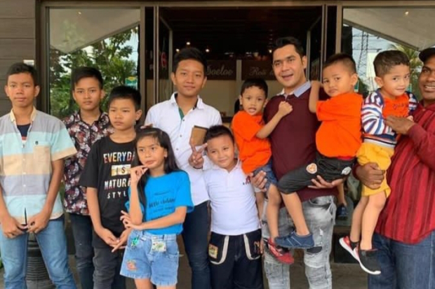 Mike Adam dan Anak Asuhnya