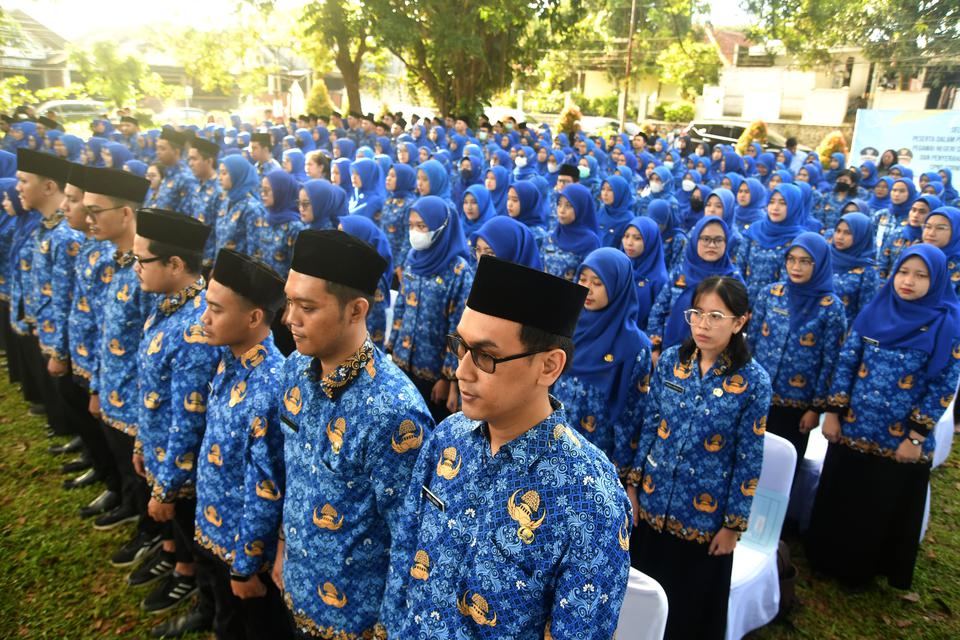 kenaikan pangkat pns, pns, gaji pns, gaji pensiunan pns,