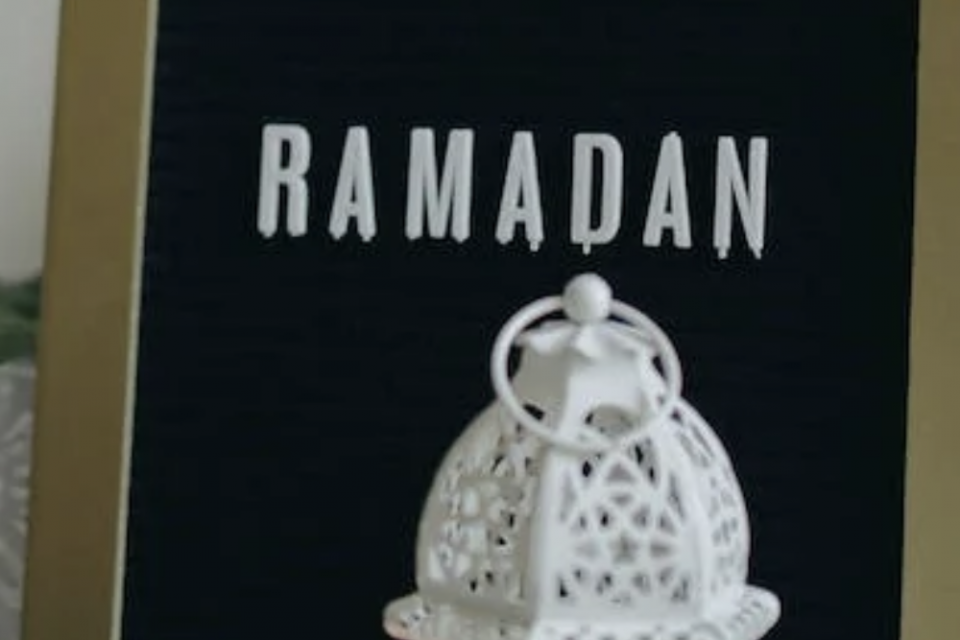 Contoh makalah puasa Ramadhan.