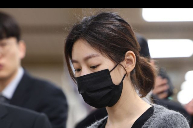 Kim Sae Ron Hadiri Sidang Pertamanya
